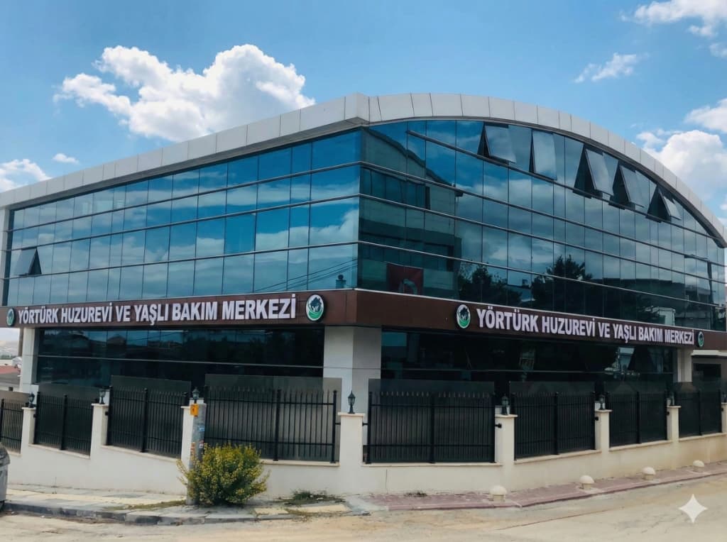 Yörtürk Huzurevi Ankara Tesis Ana Bina Ankara Huzurevi ve Yaşlı Bakım Merkezi Dış Cephe Görünümü - Yörtürk Profesyonel Yaşlı Bakımı